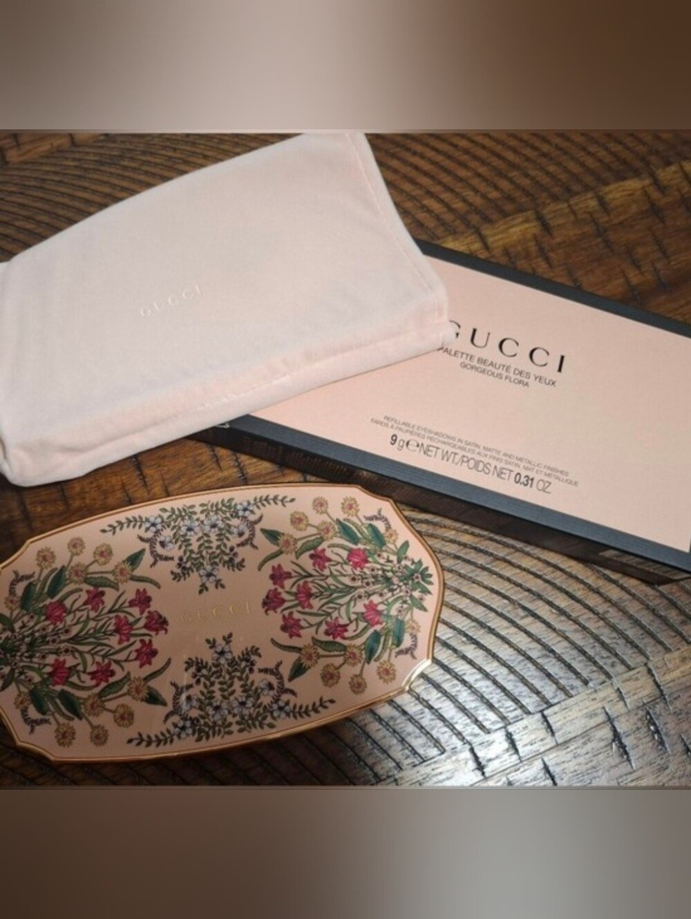 Gucci Eyeshadow Palette with Pink, Blue, Taupe and Silver Shades - Picture 3 of 7